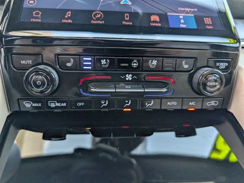 Used 2025 Jeep Grand Cherokee L Limited w/ Luxury Tech Group II AWD/4WD image 6