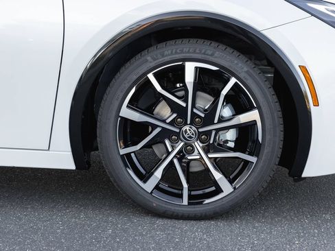 New 2026 Toyota Prius Plug-In Hybrid FWD image 4