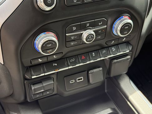 Used 2022 GMC Sierra 1500 Elevation w/ Preferred Package image 21