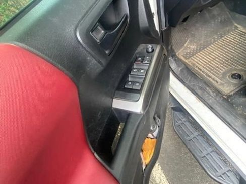 Used 2023 Toyota Tacoma SR5 AWD/4WD image 9