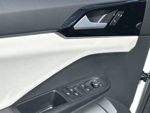 New 2025 Volkswagen Taos S image 17