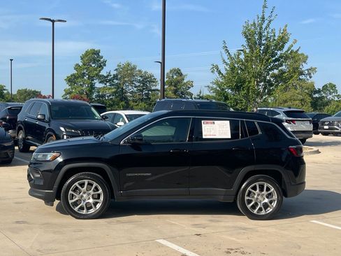Used 2023 Jeep Compass Latitude AWD/4WD image 6