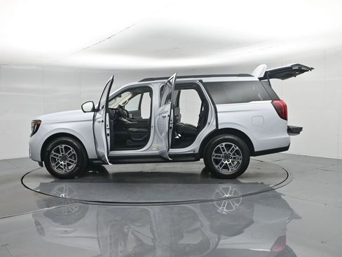 Used 2025 Ford Expedition Active RWD image 37