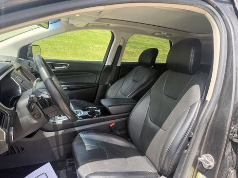 Used 2018 Ford Edge Titanium w/ Equipment Group 301A AWD/4WD image 12
