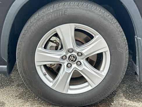 Used 2021 Toyota Highlander LE image 44