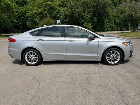 Used 2019 Ford Fusion SE FWD image 5