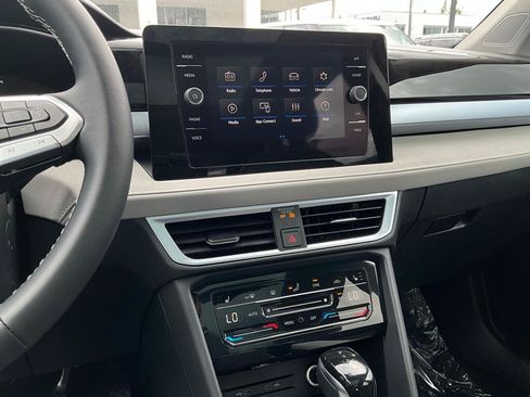 New 2026 Volkswagen Taos SE AWD/4WD image 18
