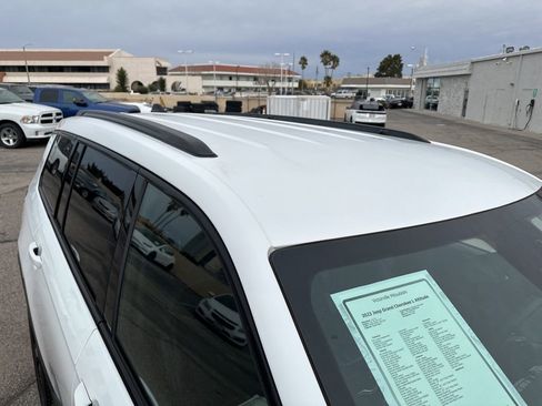 Used 2023 Jeep Grand Cherokee L Laredo image 10