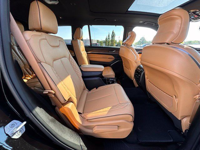 Used 2023 Jeep Grand Cherokee L Summit w/ Advanced Protech Group IV AWD/4WD image 34