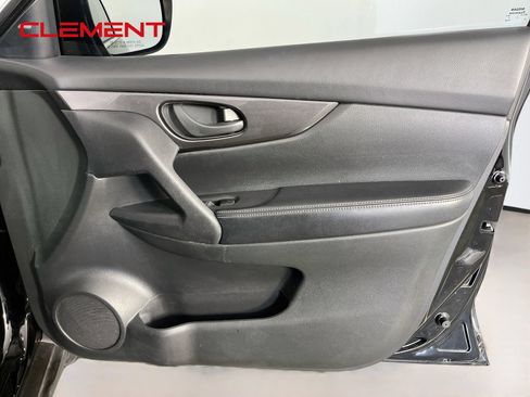 Used 2020 Nissan Rogue S FWD image 33