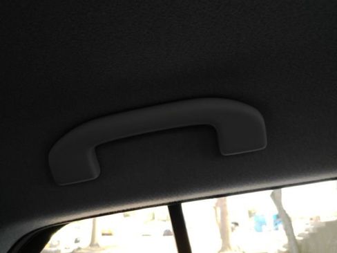 Used 2018 Nissan Kicks SV image 25