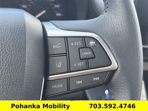 Used 2024 Toyota Sienna XLE FWD image 13