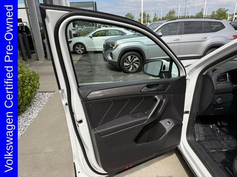 Used 2023 Volkswagen Tiguan SE w/ Panoramic Sunroof Package AWD/4WD image 13