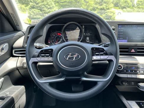 Used 2022 Hyundai Elantra SEL FWD image 7
