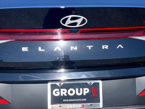 Used 2024 Hyundai Elantra SE FWD image 10