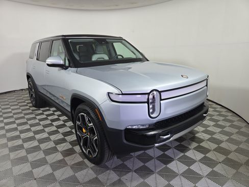 Used 2024 Rivian R1S Adventure AWD/4WD image 7