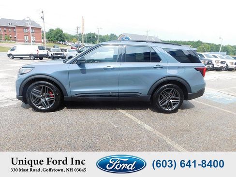 Used 2025 Ford Explorer ST AWD/4WD image 5