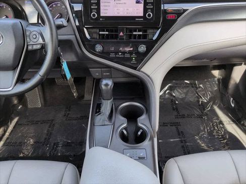 Certified 2021 Toyota Camry SE w/ Cold Weather Package FWD image 18