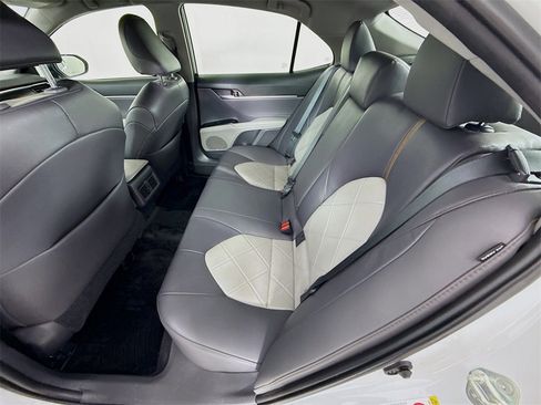 Used 2018 Toyota Camry L image 23