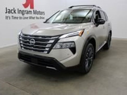 New 2026 Nissan Rogue Platinum w/ Platinum Premium Package image 2