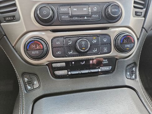 Certified 2019 GMC Yukon XL Denali w/ Denali Ultimate Package AWD/4WD image 23