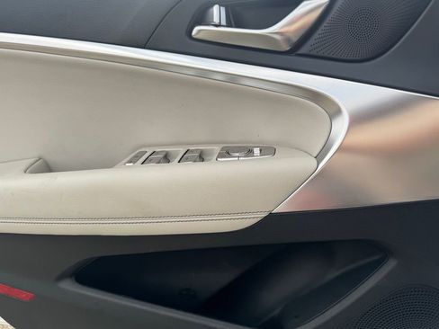 Used 2025 Genesis G70 2.5T RWD image 17