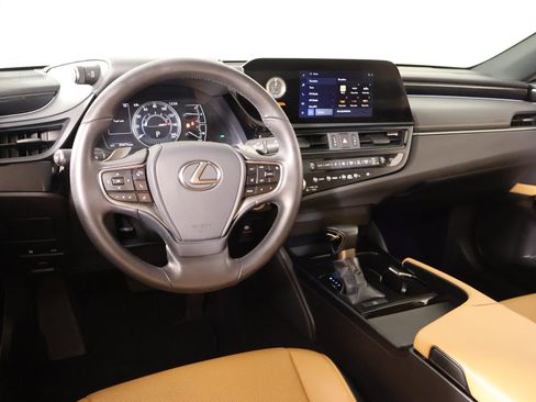 Used 2024 Lexus ES 350 w/ Accessory Package (Z2) image 2