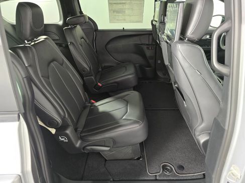 New 2026 Chrysler Pacifica Select FWD image 28