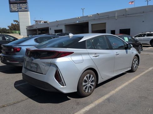 Used 2021 Toyota Prius Prime XLE w/ Carpet Mat Package (TMS) FWD image 3