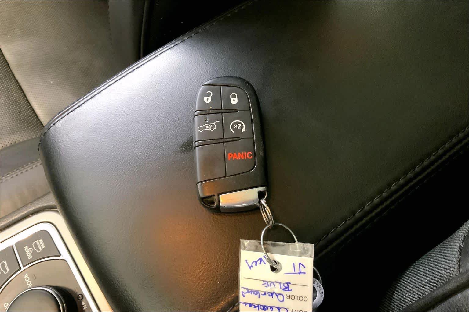 Used 2018 Jeep Grand Cherokee Overland AWD/4WD image 14