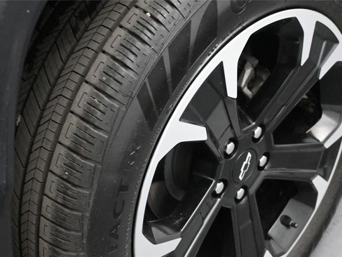 Used 2025 Chevrolet Equinox LT w/ Safety and Technology Package FWD image 12