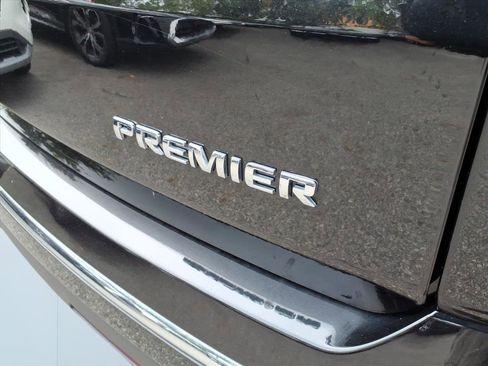 Used 2023 Chevrolet Traverse Premier image 6