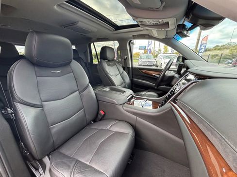 Used 2019 Cadillac Escalade Premium Luxury image 36
