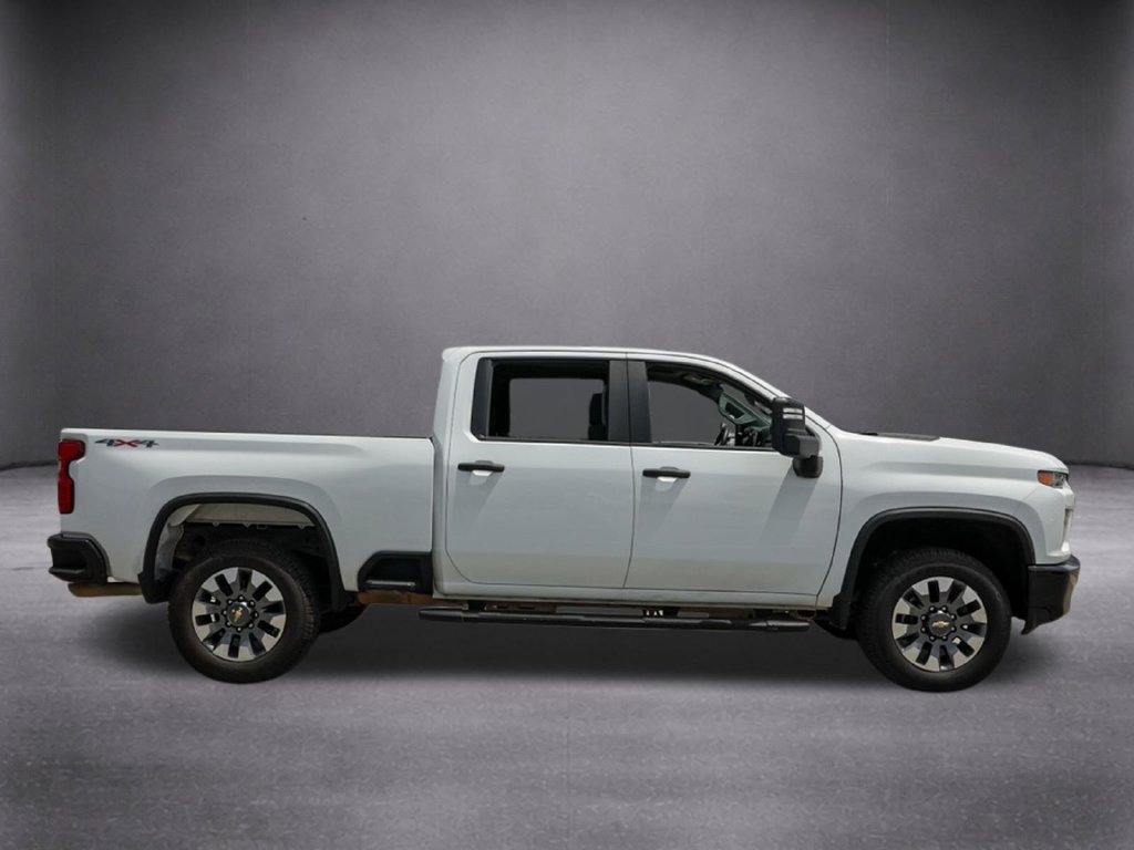 Used 2022 Chevrolet Silverado 2500 Custom w/ Custom Value Package AWD/4WD image 3