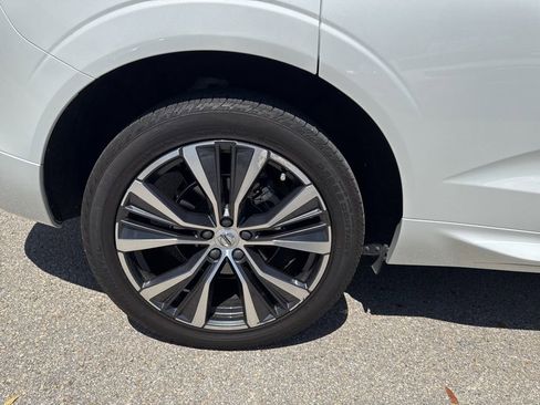 Used 2022 Volvo XC60 B5 Momentum w/ Advanced Package AWD/4WD image 7