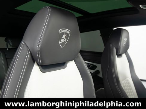 Used 2022 Lamborghini Urus AWD/4WD image 40