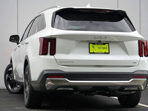 Used 2025 Kia Sorento EX w/ EX Panoramic Sunroof Package FWD image 5