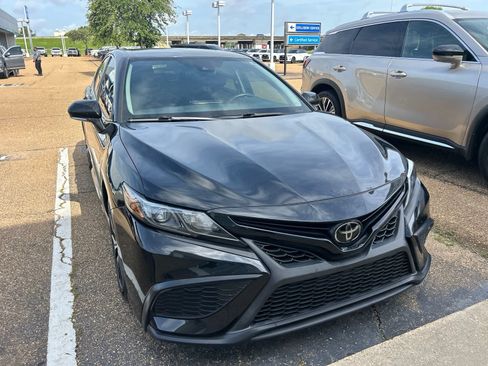 Used 2023 Toyota Camry SE FWD image 9