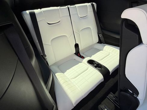 Used 2022 Tesla Model Y Long Range image 37