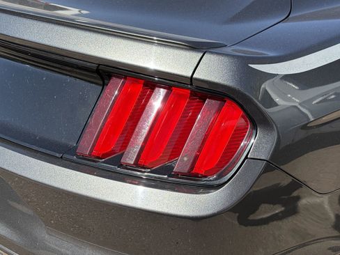 Used 2017 Ford Mustang Coupe RWD image 6