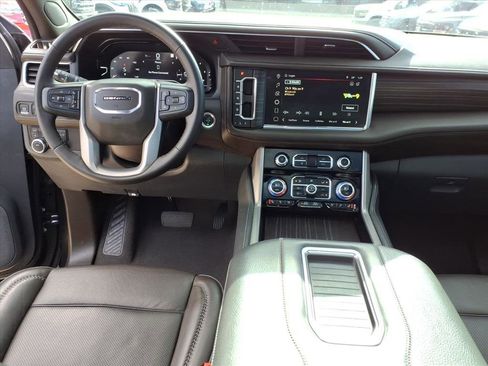 Used 2023 GMC Yukon XL Denali image 15