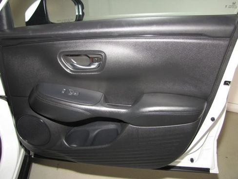 Certified 2024 Honda HR-V LX image 19