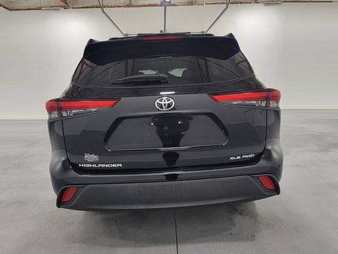 Used 2021 Toyota Highlander XLE image 7