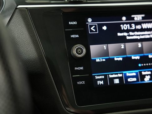 Used 2022 Volkswagen Tiguan SE R-Line FWD image 23