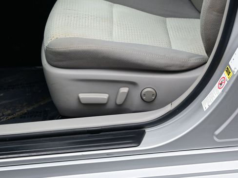 Used 2013 Toyota Camry LE image 11