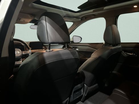 Used 2023 Nissan Rogue SV w/ SV Premium B Package image 16