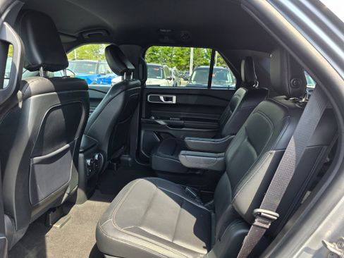 Used 2020 Ford Explorer XLT w/ Equipment Group 202A image 10