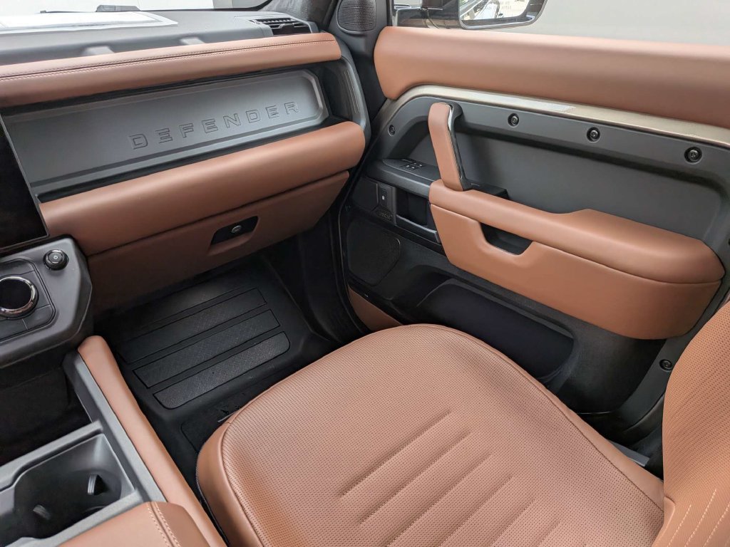 New 2026 Land Rover Defender 110 OCTA AWD/4WD image 18