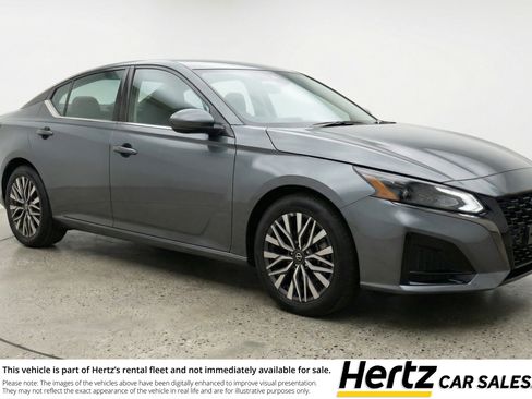 Used 2025 Nissan Altima 2.5 SV image 1