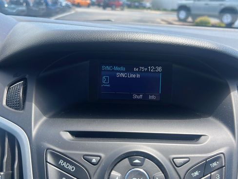 Used 2014 Ford Focus SE w/ Equipment Group 201A FWD image 19
